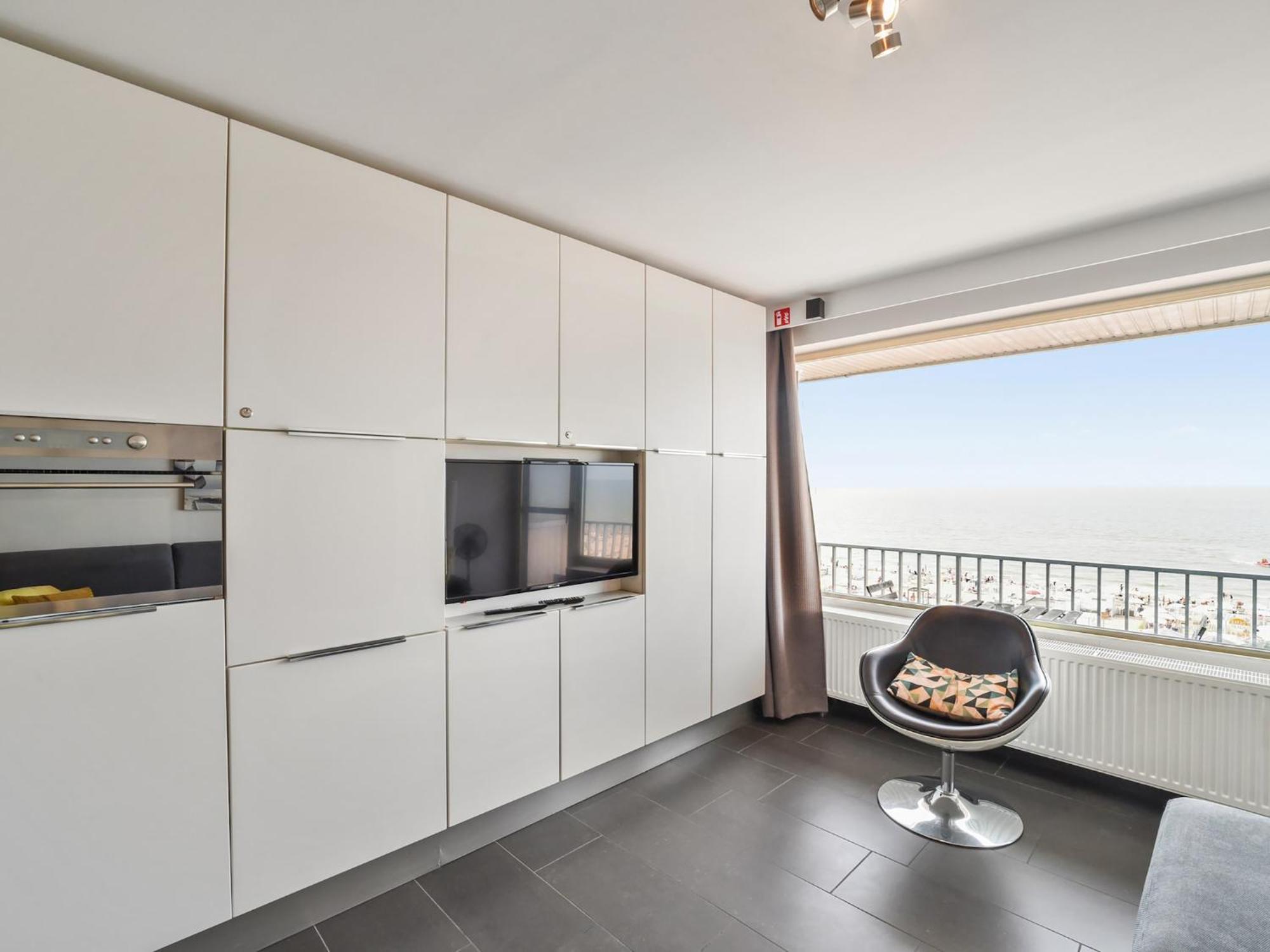 Spacious With Sea View , Cleaning Included Appartement *