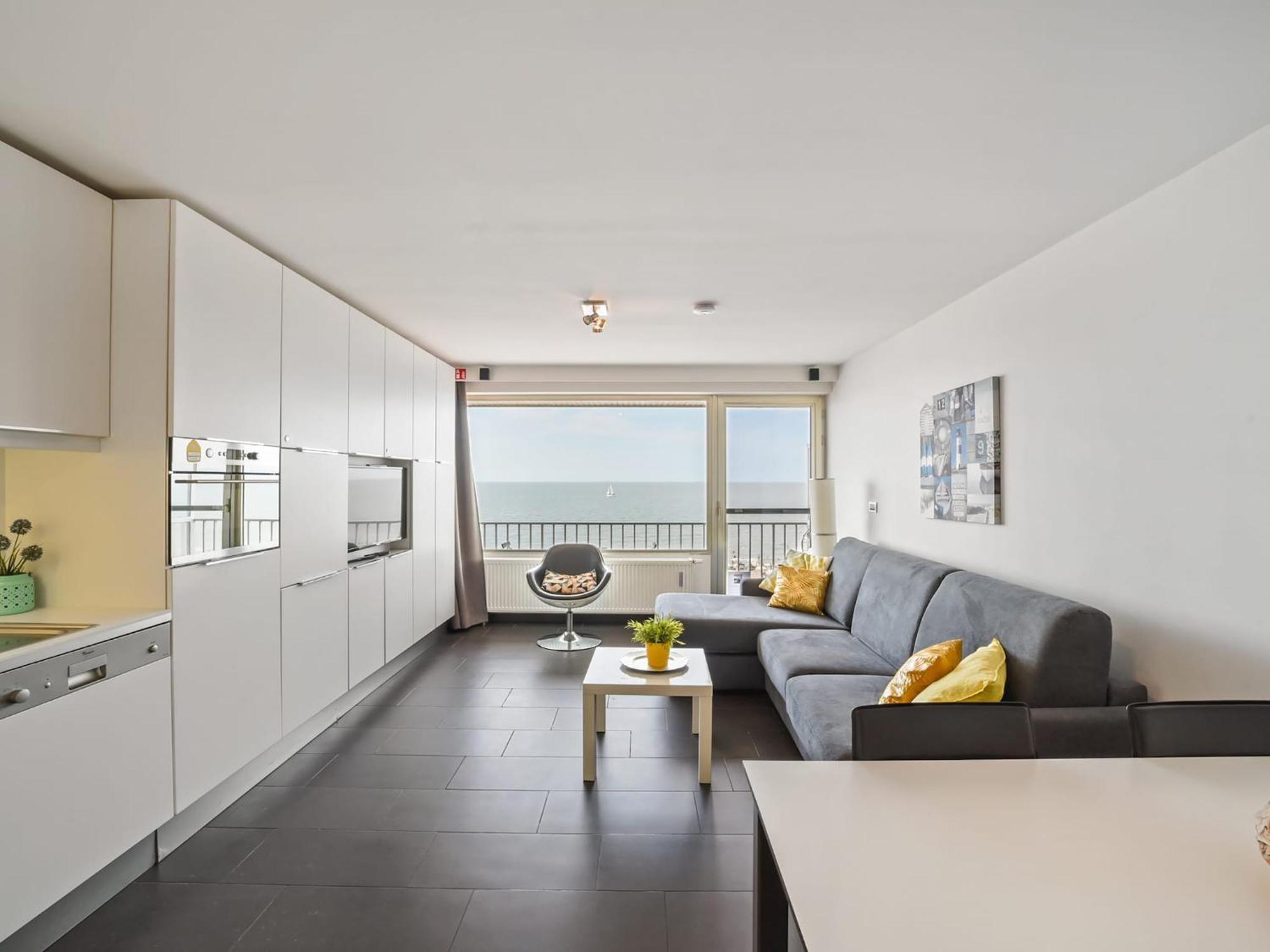 Spacious With Sea View , Cleaning Included Appartement