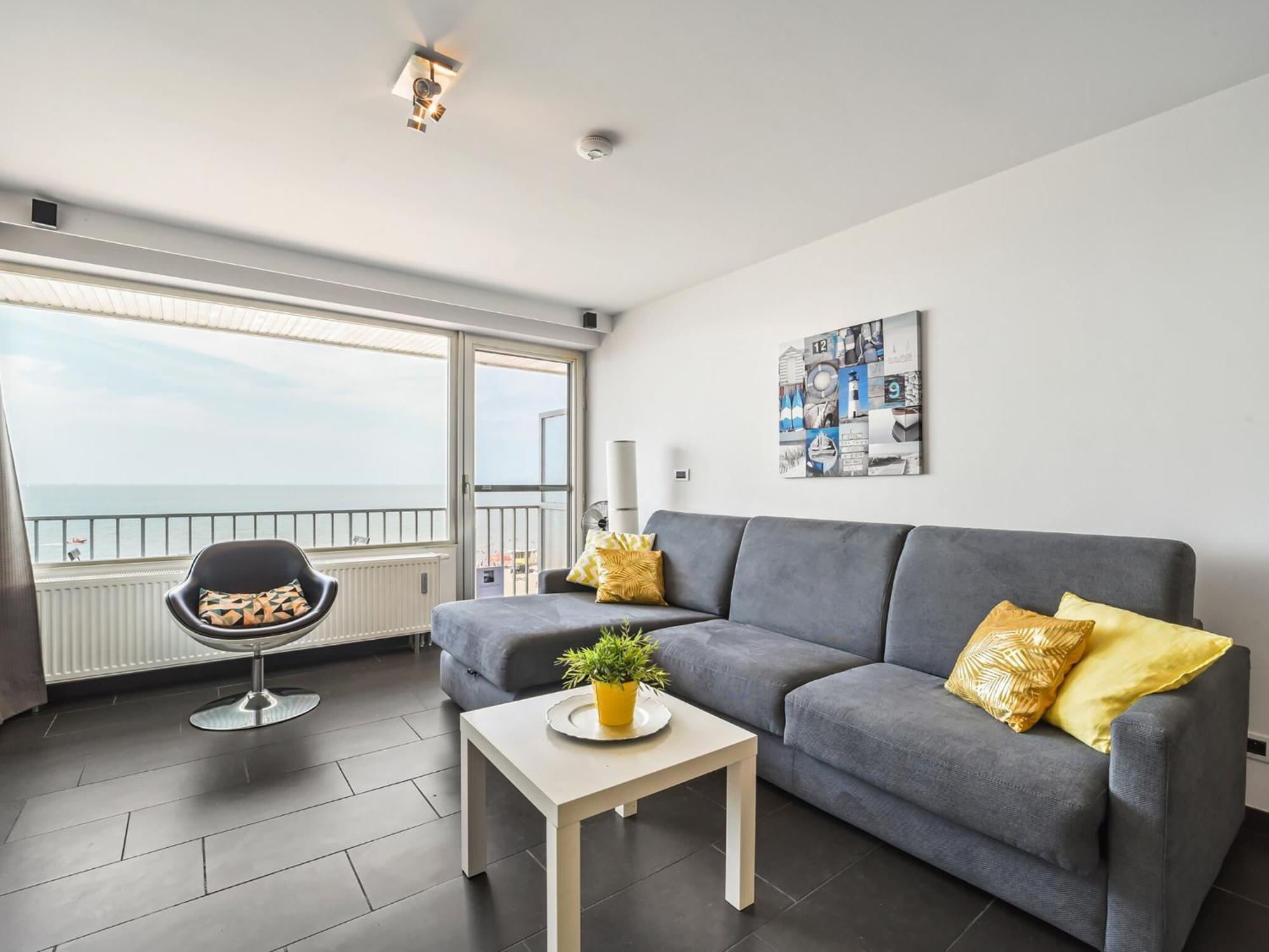 Spacious With Sea View , Cleaning Included Appartement