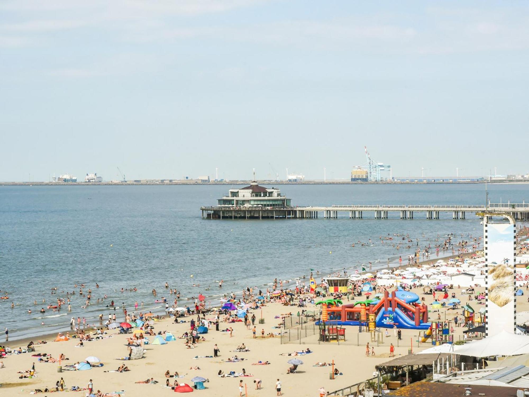Spacious With Sea View , Cleaning Included Blankenberge